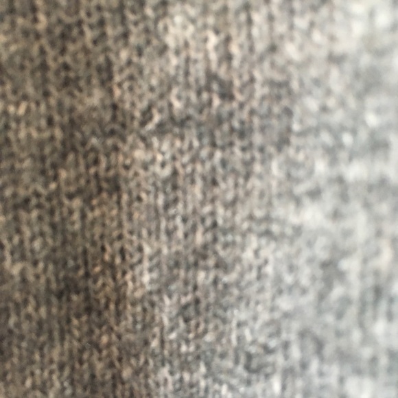 COPY - Grey gap sweater - Picture 4 of 4